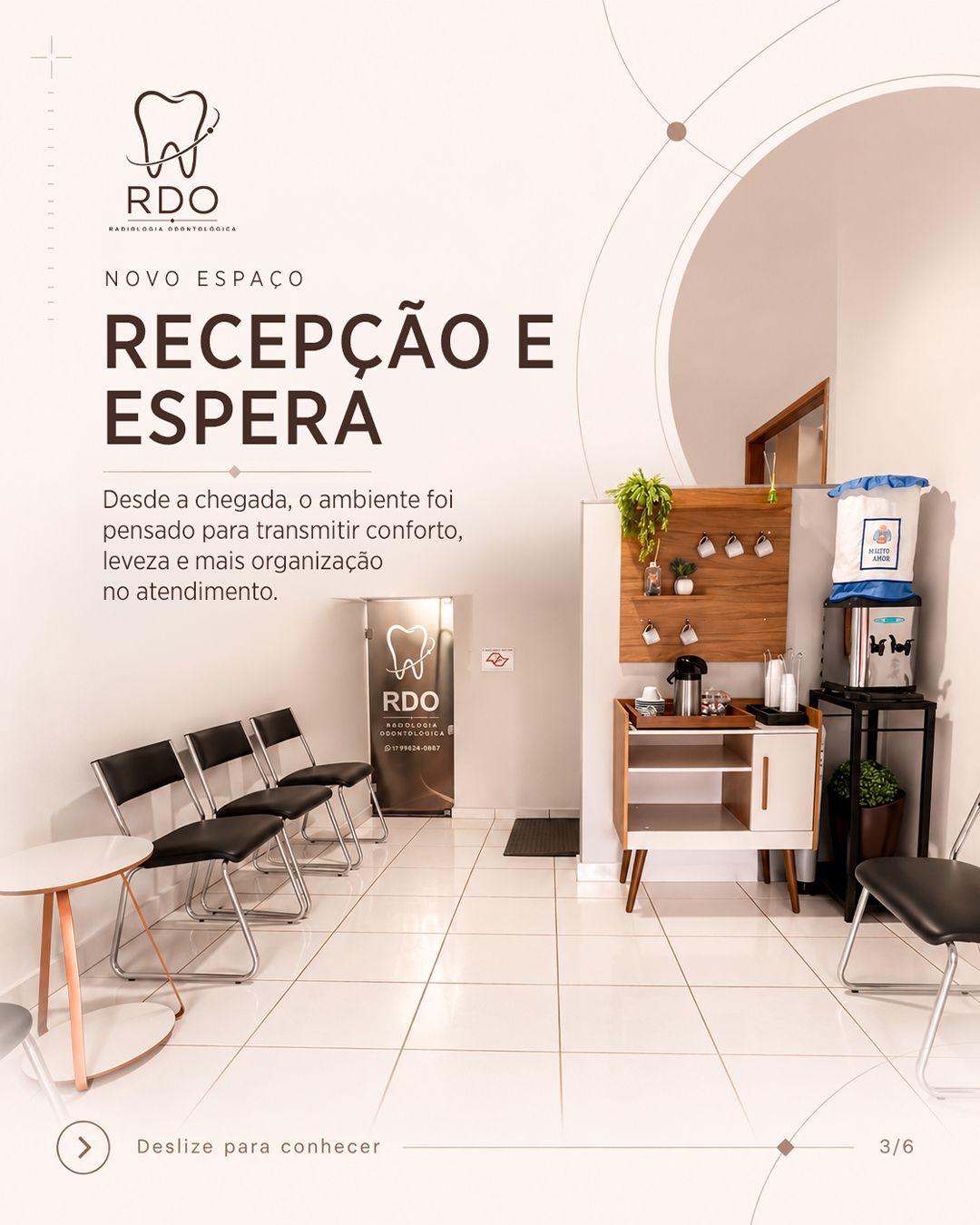 Novo espaço: recepção e espera. Desde a chegada, o ambiente foi pensado para transmitir conforto, leveza e mais organização no atendimento. Foto da sala de espera.